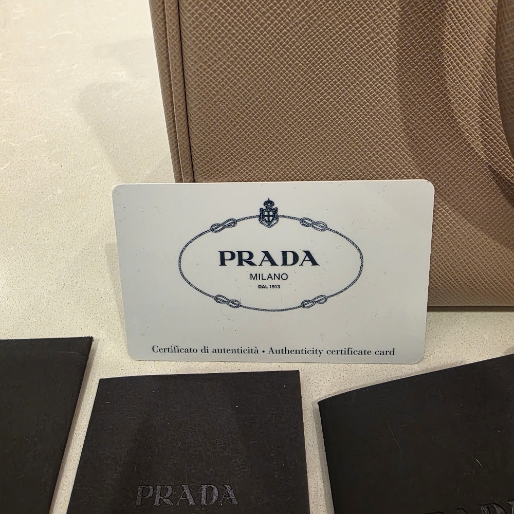💯 Authentic Prada | Galleria Medium Saffiano Leather bag - Picture 14 of 17